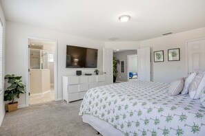 4 bedrooms, iron/ironing board, free WiFi, bed sheets - Stylish Family Retreat with Pool near Disney World (Kissimmee)