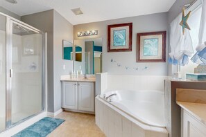 Shower, hair dryer, towels - Beautiful home with private pool and space for the whole family (Kissimmee)