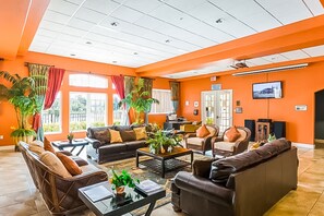 TV - Family Home w/Shared Pool,WiFi,AC,Lake Views - Close to Walt Disney World Resort (Kissimmee)