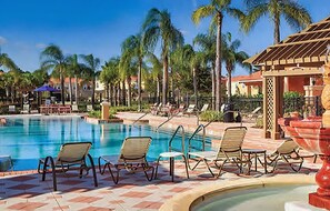 A heated pool - BellaVida Resort townhome - private plunge pool, minutes to Disney, dog-friendly (Kissimmee)