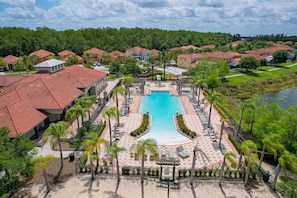 A heated pool - BellaVida Resort townhome - private plunge pool, minutes to Disney, dog-friendly (Kissimmee)