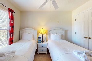 3 bedrooms, travel cot, free WiFi, bed sheets - BellaVida Resort townhome - private plunge pool, minutes to Disney, dog-friendly (Kissimmee)