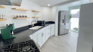 Microondas, horno y parrilla de estufa