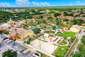 Exterior - Dog-friendly townhouse with heated pool, lazy river, hot tub, game room, BBQ (Davenport)