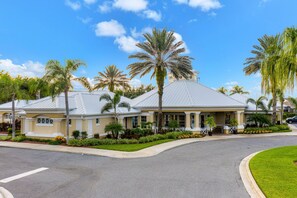 Exterior - Beautiful home with resort pool and space for the whole family (Kissimmee)