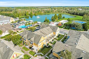 Exterior - Snowbird-friendly condo near Disney & Orlando with outdoor pool, fast WiFi, W/D (Kissimmee)