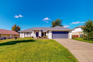 Exterior - Spacious Dog-Friendly Home w/Private Pool, Pong Pong, Near Disney (Kissimmee)