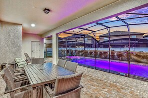 Outdoor dining - Gorgeous home with private pool with spa, pool table & gas grill (Kissimmee)