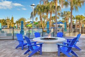 Property grounds - Charming townhome with private pool, lanai, & washer/dryer (Davenport)