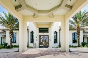 Exterior detail - Spacious home with private pool, clubhouse - near theme parks (Davenport)