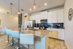 Fridge, microwave, oven, stovetop - Dog-friendly townhome w/ private pool & resort water park - close to Disney (Davenport)