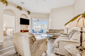 TV - Vibrant modern home with private pool, spa, lanai & expansive game room (Haines City)