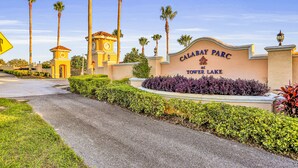 A sign for Calabas Park at Towerr Lake with a clear pathway leading to the entrance. - Vibrant modern home with private pool, spa, lanai & expansive game room (Haines City)