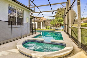 A heated pool - Vibrant modern home with private pool, spa, lanai & expansive game room (Haines City)