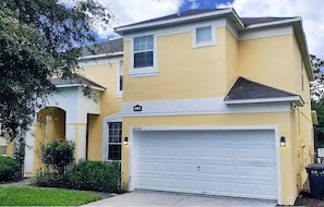 Exterior - Sprawling home with pool, pool spa, & game room - athletic court and gym access (Kissimmee)