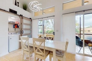 Dining - Ideally located modern townhome with open layout & pool - snowbird-friendly (Kissimmee)