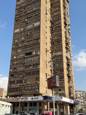 Exterior - Classic Apartment with Panoramic Nile View (Cairo Governorate)