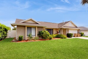 Exterior - Private Pool, Home Theater & Dog-Friendly Retreat Near Disney (Kissimmee)