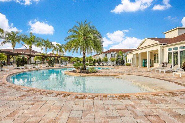 Pool - Luxurious Townhome W/ Free WiFi, Themed Kids Room & Shared Resort-Style Pool (Kissimmee)