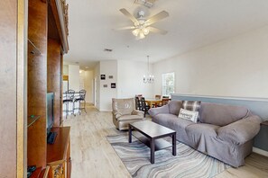 TV, DVD player - Cozy family home boasting entertainment for everyone with wifi (Kissimmee)