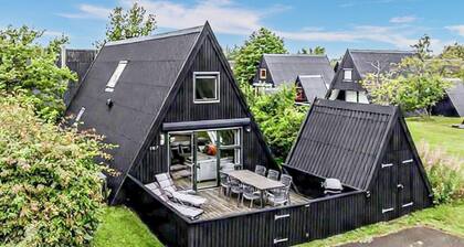 Awesome home in Farsø with WiFi
