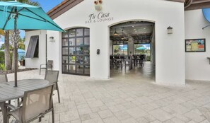 Outdoor dining - Beautiful home with private pool and space for the whole family (Kissimmee)