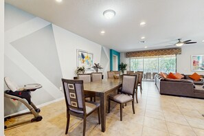 Dining - Beautiful home with private pool and space for the whole family (Kissimmee)