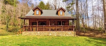 Log Cabin Mountain Retreat, 2-bedroom cabin in Mills River North Carolina
