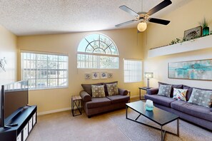 TV - Resort condo w/ shared Pool and Hot Tub, close to Disney & other theme parks (Kissimmee)