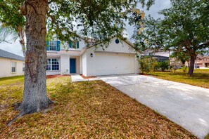 Exterior - Dog-friendly home with lake views, Ping-Pong, air hockey, streaming, W/D, & AC (Kissimmee)