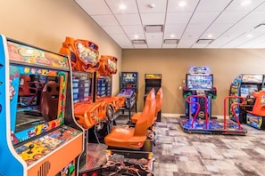 Games room - Updated & colorful home w/ a modern kitchen, furnished lanai, & private pool (Kissimmee)