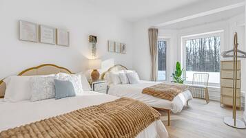 Tabla de planchar con plancha, wifi, ropa de cama