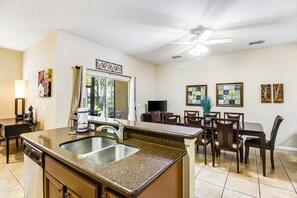 Interior - Bright, centrally-located getaway with a pool, clubhouse, & fast WiFi (Kissimmee)