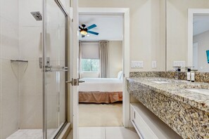 Shower, hair dryer, towels - Spacious modern townhouse with resort pool access and elegant open living spaces (Kissimmee)