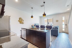 Interior - Newly built townhome, private W/D, Free WiFi, Central AC and Full kitchen (Kissimmee)