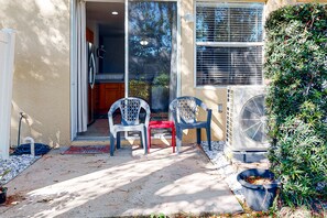 Property grounds - 2-story snowbird-friendly townhouse near Disney with patio, streaming, W/D, AC (Kissimmee)
