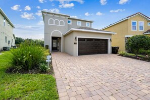 Exterior - Near Theme Parks, fun filled home with Harry Potter bedroom, & private pool (Kissimmee)