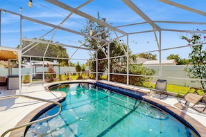 A heated pool - Spacious Home w/Private Pool, Hot Tub & Game Room Near Disney (Kissimmee)