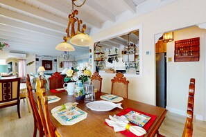 Dining - Spacious lakefront house with private dock , gas grill, deck and patio (Lake Placid)
