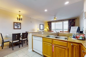 Fridge, microwave, oven, stovetop - Lakefront retreat near attractions with lake view, AC, WiFi, pool, hot tub & gym (Orlando)