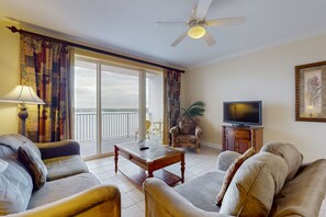 TV - Lakefront retreat near attractions with lake view, AC, WiFi, pool, hot tub & gym (Orlando)