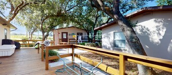 Lakeside resort condo with private deck & grill + on-site docks/boat launch