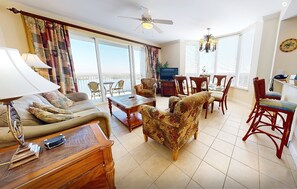 TV - Lakefront condo near Disney with lake and city view, pool, hot tub, AC & WiFi (Orlando)