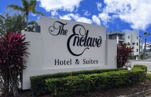 Property grounds - Spacious Condo with a Kitchenette, AC, Pools, Hot Tubs, Tennis, & Gym (Orlando)