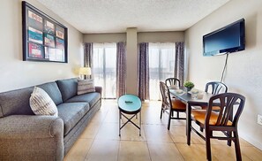 TV - Spacious Condo with a Kitchenette, AC, Pools, Hot Tubs, Tennis, & Gym (Orlando)