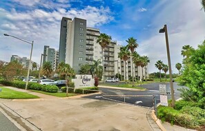 Exterior - Spacious Condo with a Kitchenette, AC, Pools, Hot Tubs, Tennis, & Gym (Orlando)