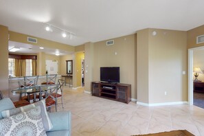 TV - Inviting 4th-floor condo with elevator, screened balcony, washer/dryer & AC (Orlando)