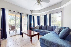 TV, DVD player - Comfy condo with central AC, WiFi, private washer/dryer – minutes to theme parks (Orlando)