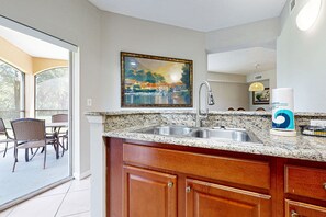 Interior - Comfy condo with central AC, WiFi, private washer/dryer – minutes to theme parks (Orlando)