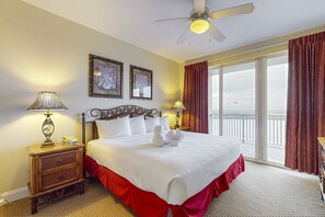 Iron/ironing board, free WiFi, bed sheets - Ideal lakefront escape with lake view, AC, WiFi, pool & hot tub near attractions (Orlando)